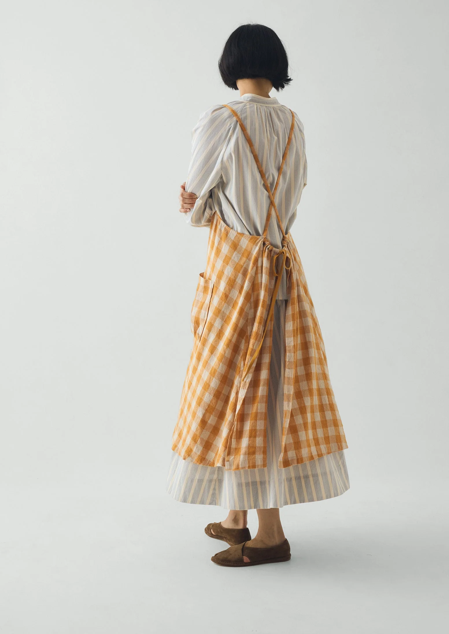 Orchard Check Cross Back Linen Cotton Apron | Mist/Cider - Image 5
